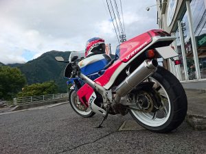 VFR750R